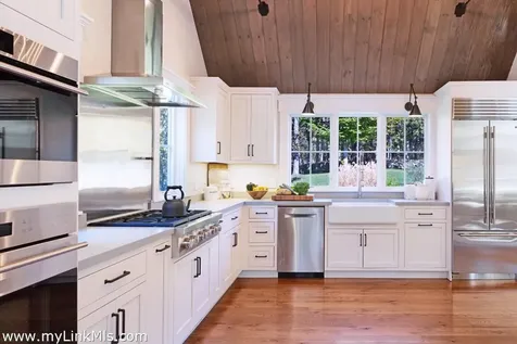 27 Clambelly Road Chilmark MA 02535