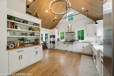 27 Clambelly Road Chilmark MA 02535