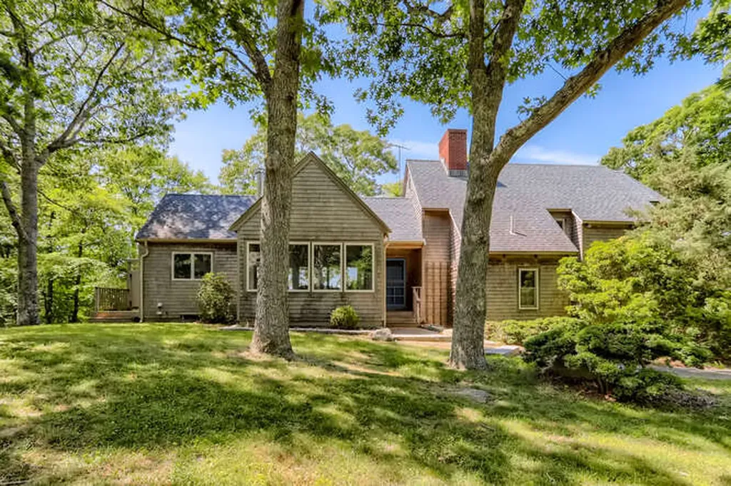 14 Ephriam Allen Road West Tisbury MA 02575