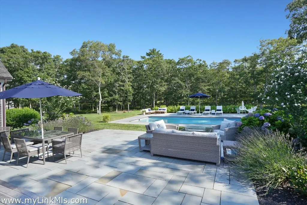 8 Paddock Road Oak Bluffs MA 02557