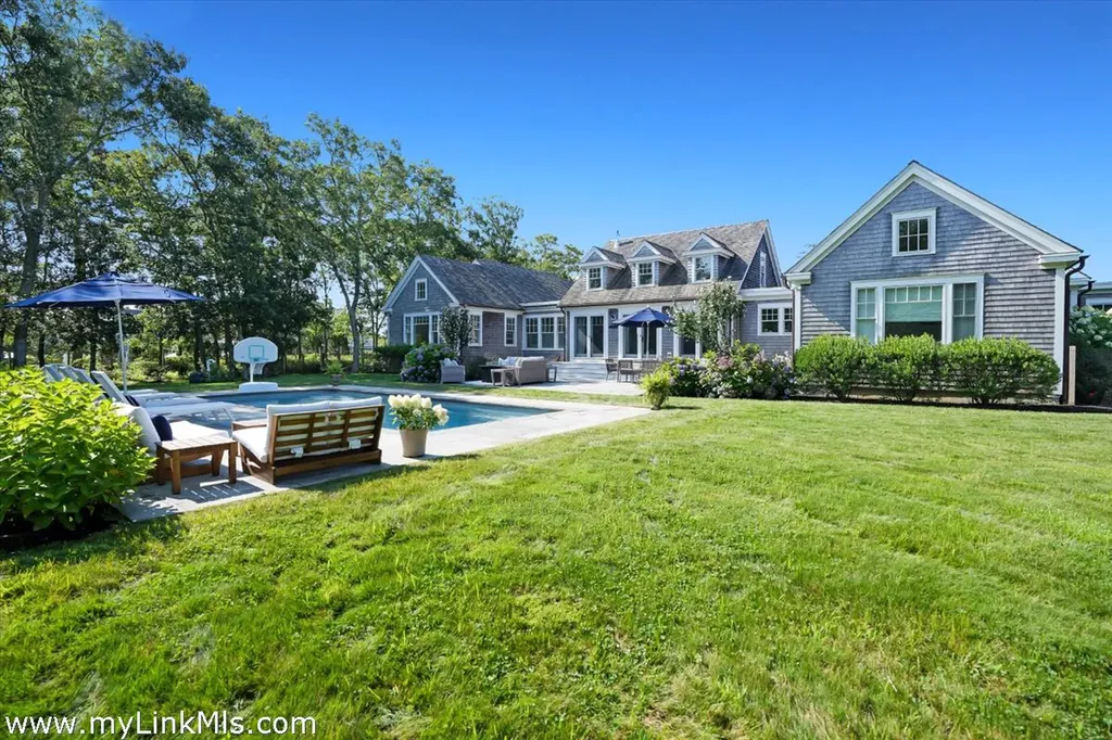 8 Paddock Road Oak Bluffs MA 02557
