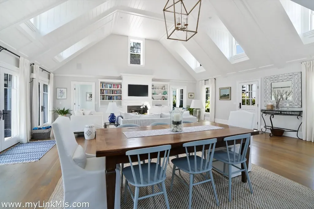 8 Paddock Road Oak Bluffs MA 02557