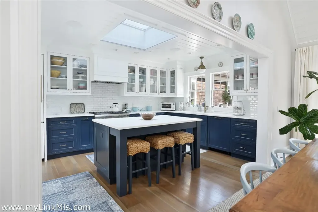 8 Paddock Road Oak Bluffs MA 02557