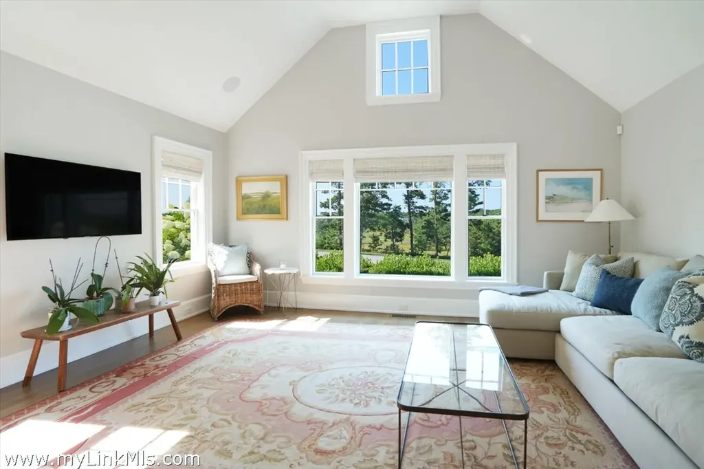 8 Paddock Road Oak Bluffs MA 02557