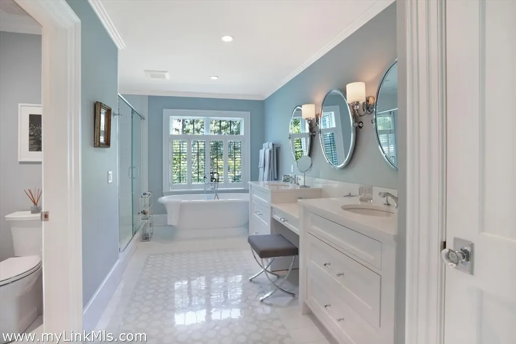 8 Paddock Road Oak Bluffs MA 02557