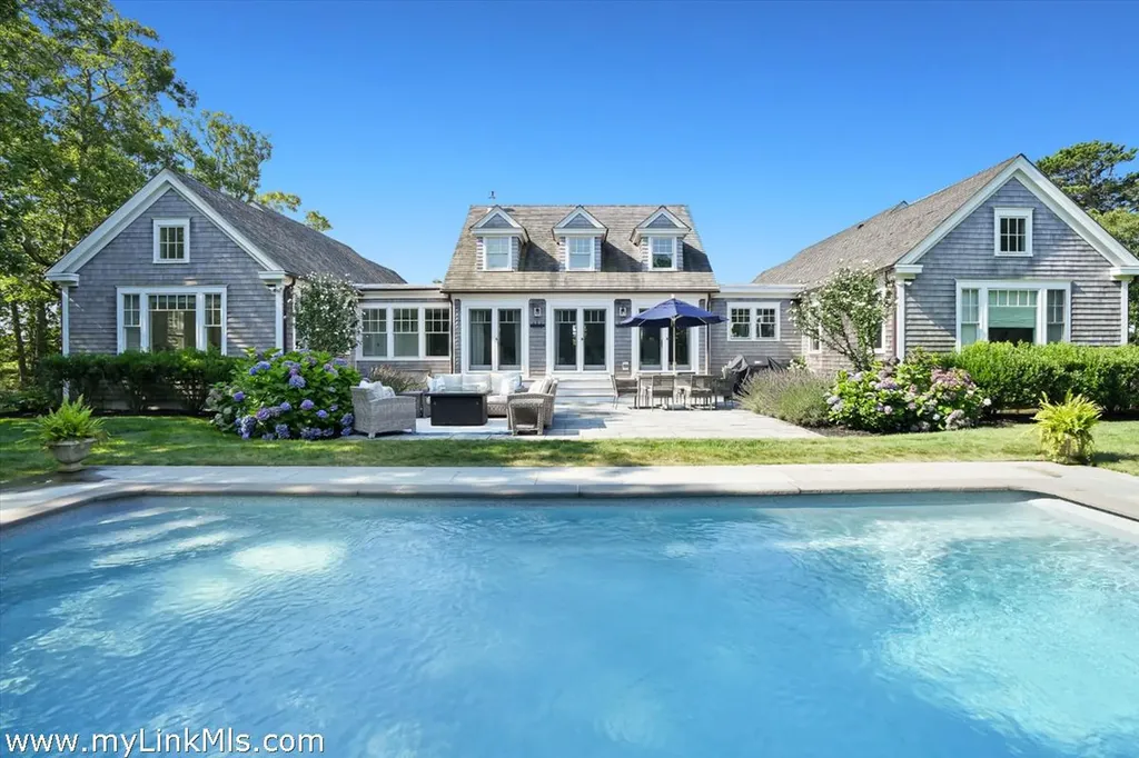 8 Paddock Road Oak Bluffs MA 02557