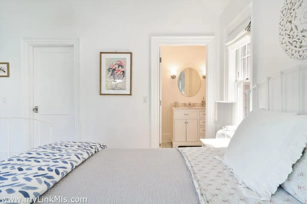 8 Paddock Road Oak Bluffs MA 02557