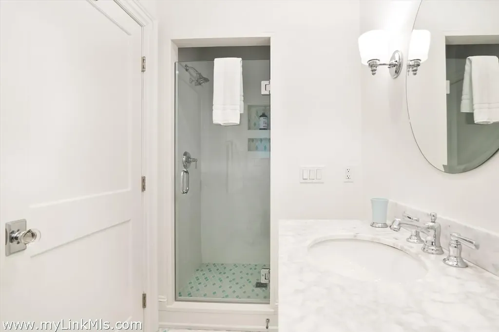 8 Paddock Road Oak Bluffs MA 02557