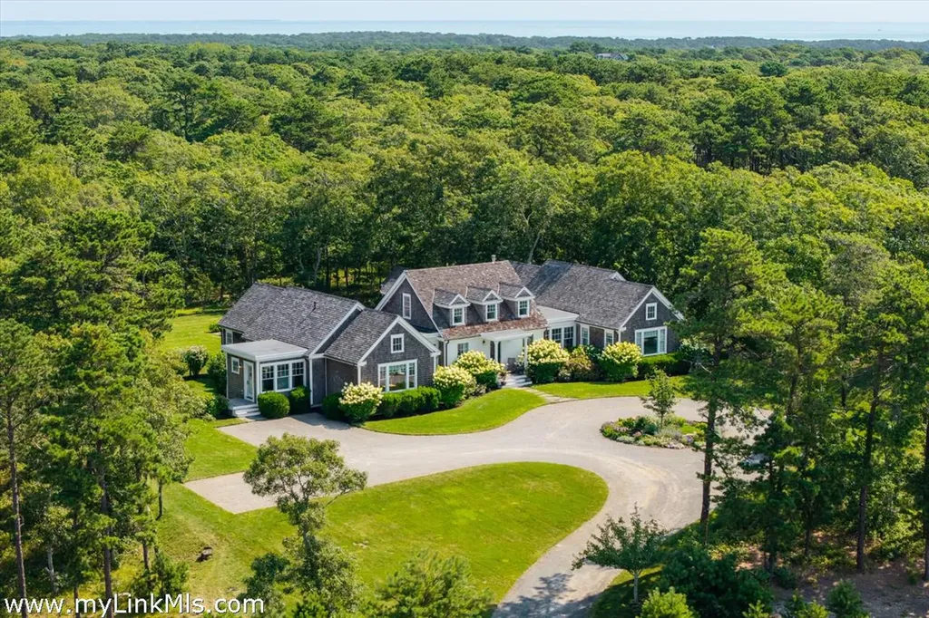 8 Paddock Road Oak Bluffs MA 02557