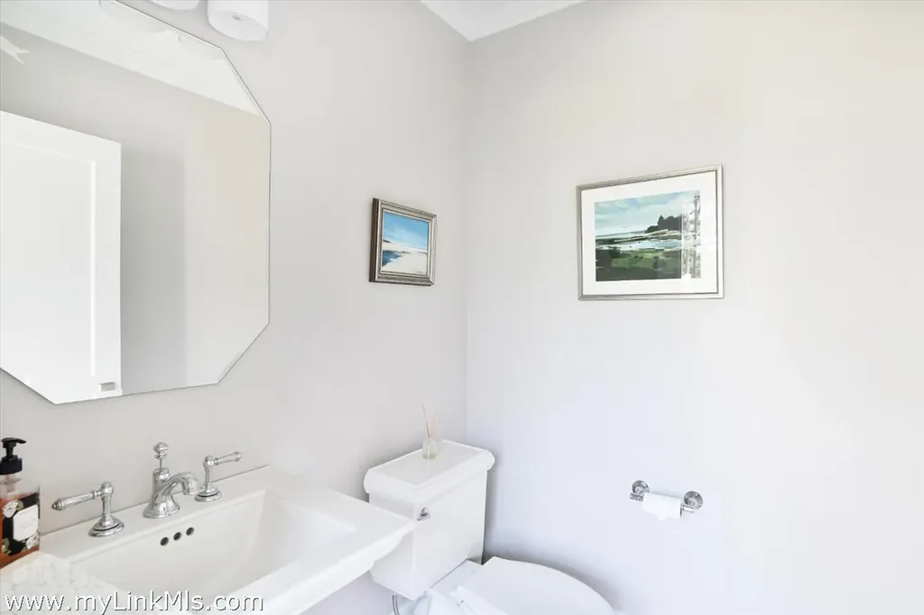 8 Paddock Road Oak Bluffs MA 02557