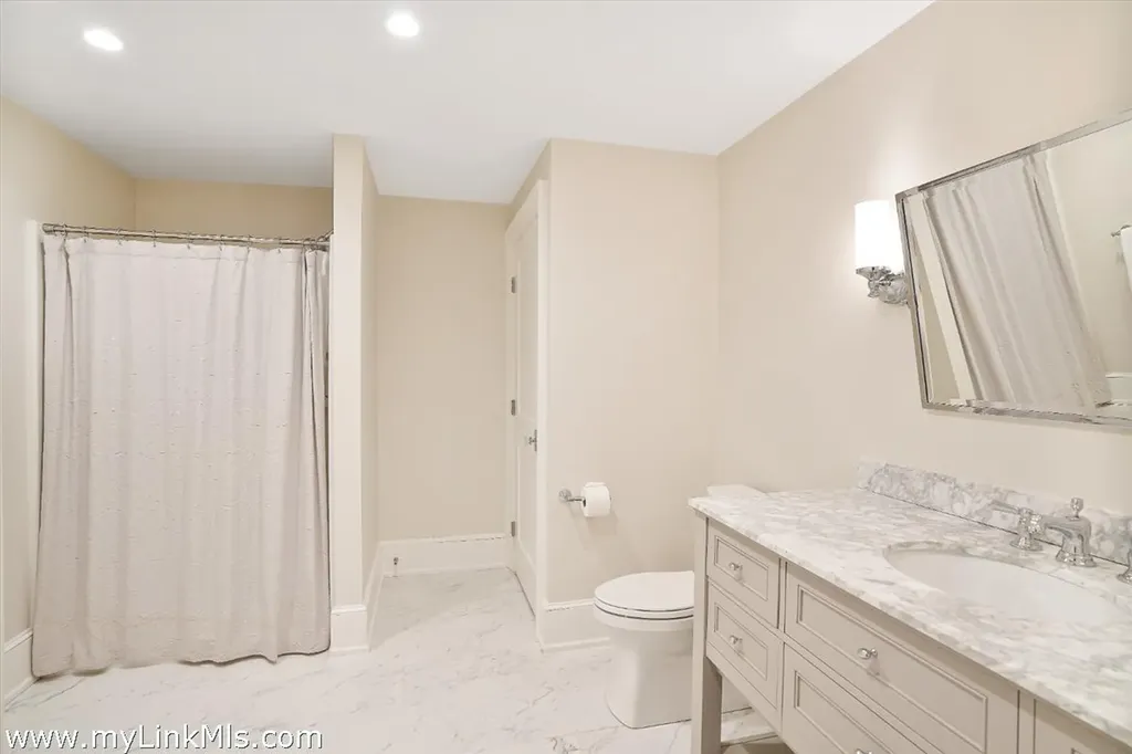 8 Paddock Road Oak Bluffs MA 02557