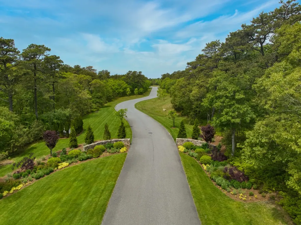 8 Paddock Road Oak Bluffs MA 02557