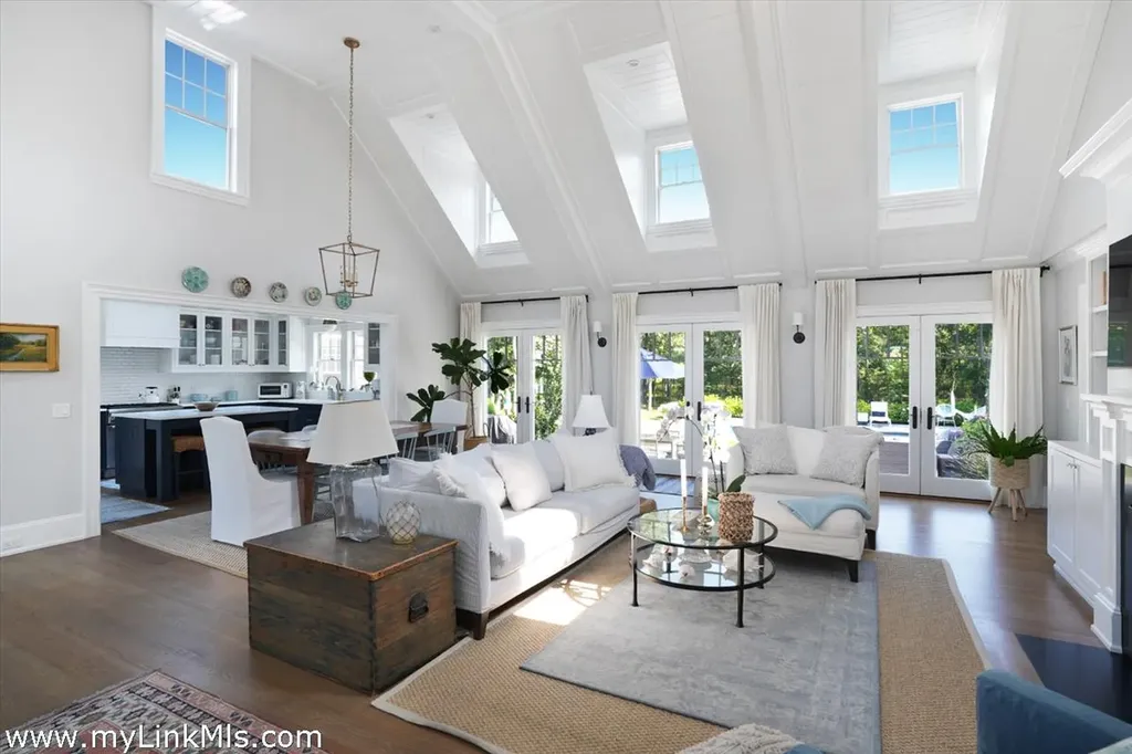 8 Paddock Road Oak Bluffs MA 02557