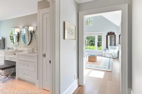 8 Paddock Road Oak Bluffs MA 02557