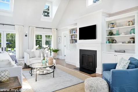 8 Paddock Road Oak Bluffs MA 02557