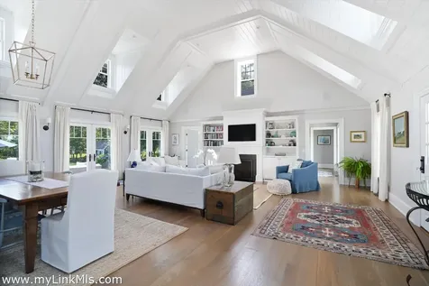 8 Paddock Road Oak Bluffs MA 02557