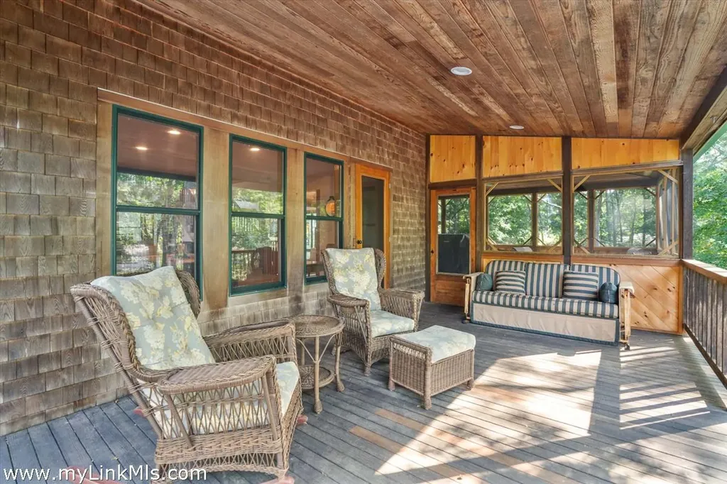 159 Lake Street Vineyard Haven MA 02568