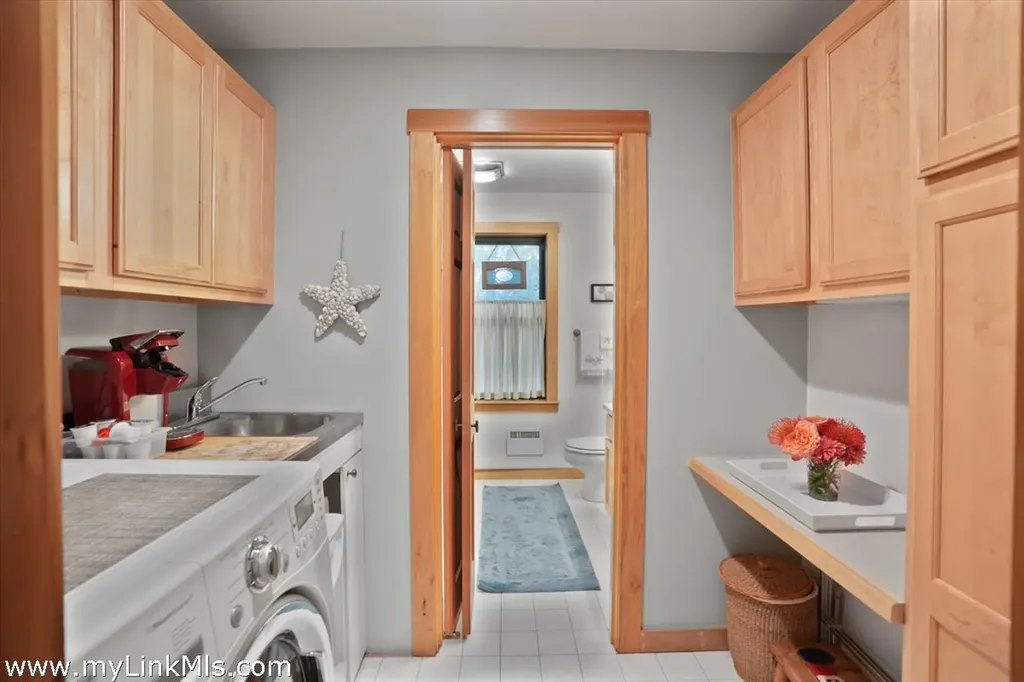159 Lake Street Vineyard Haven MA 02568