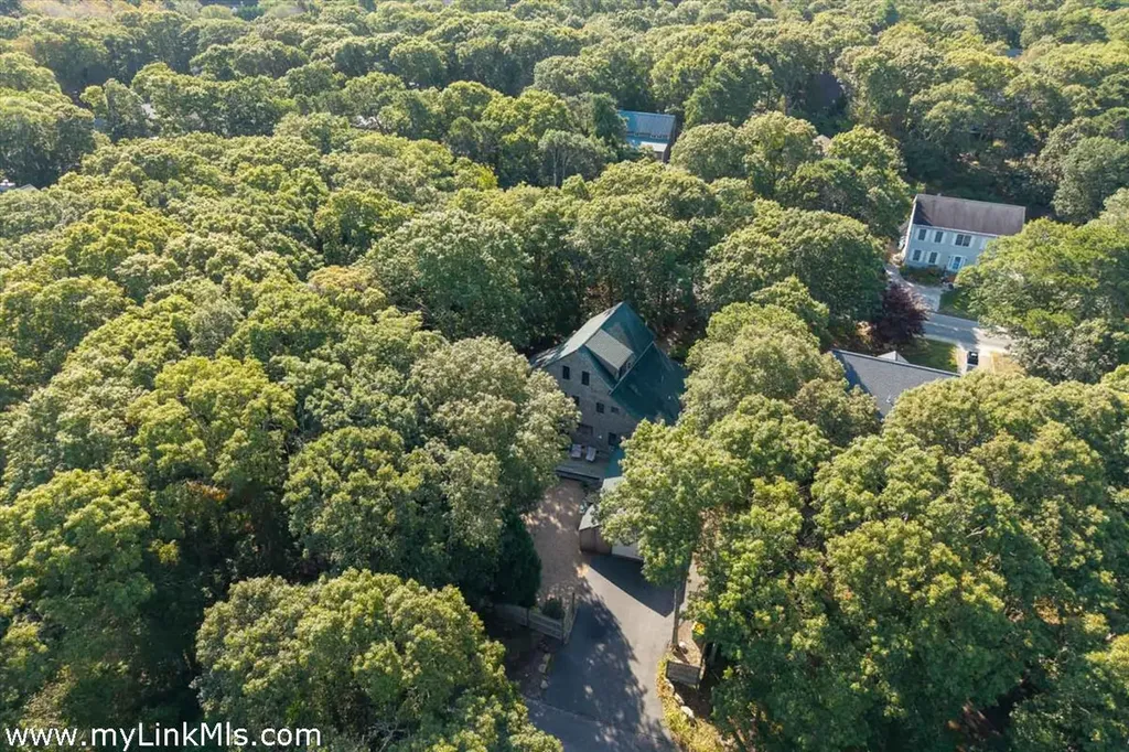 159 Lake Street Vineyard Haven MA 02568