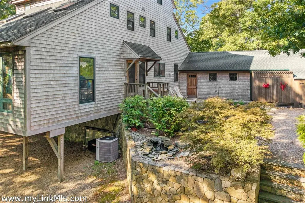 159 Lake Street Vineyard Haven MA 02568