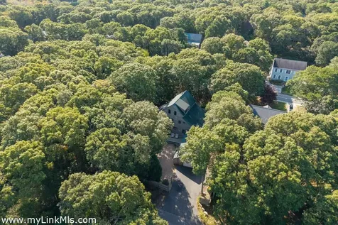 159 Lake Street Vineyard Haven MA 02568