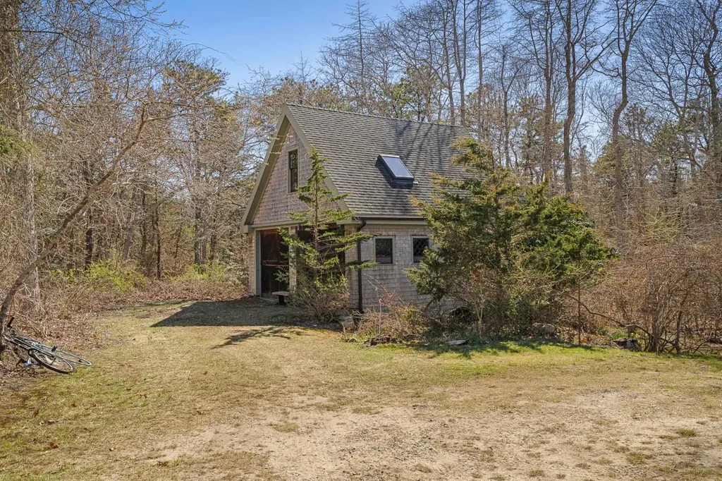 24 Beetle Swamp Road Edgartown MA 02539