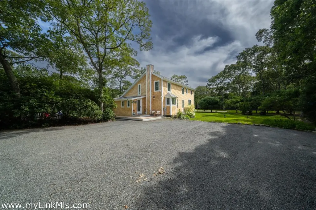 229 Oak Lane West Tisbury MA 02575