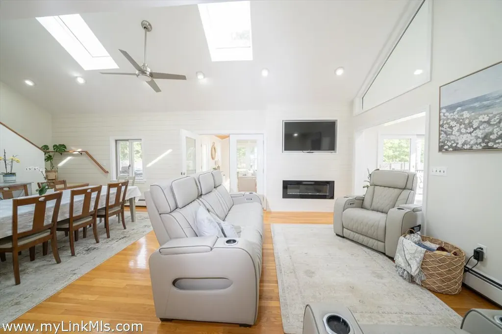 229 Oak Lane West Tisbury MA 02575