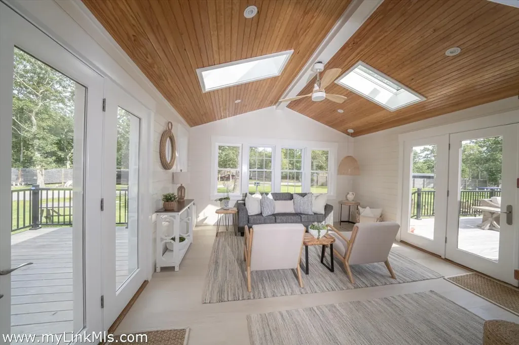 229 Oak Lane West Tisbury MA 02575
