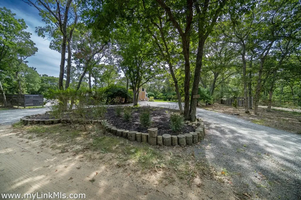 229 Oak Lane West Tisbury MA 02575