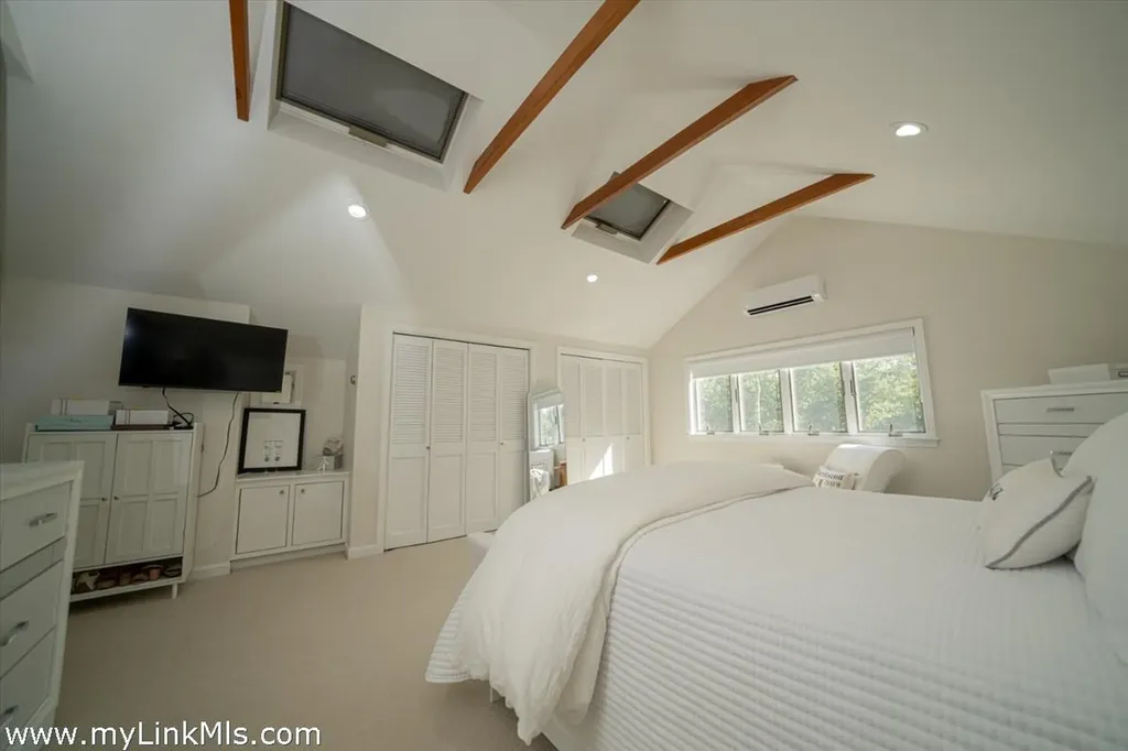 229 Oak Lane West Tisbury MA 02575