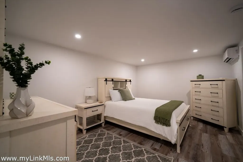 229 Oak Lane West Tisbury MA 02575