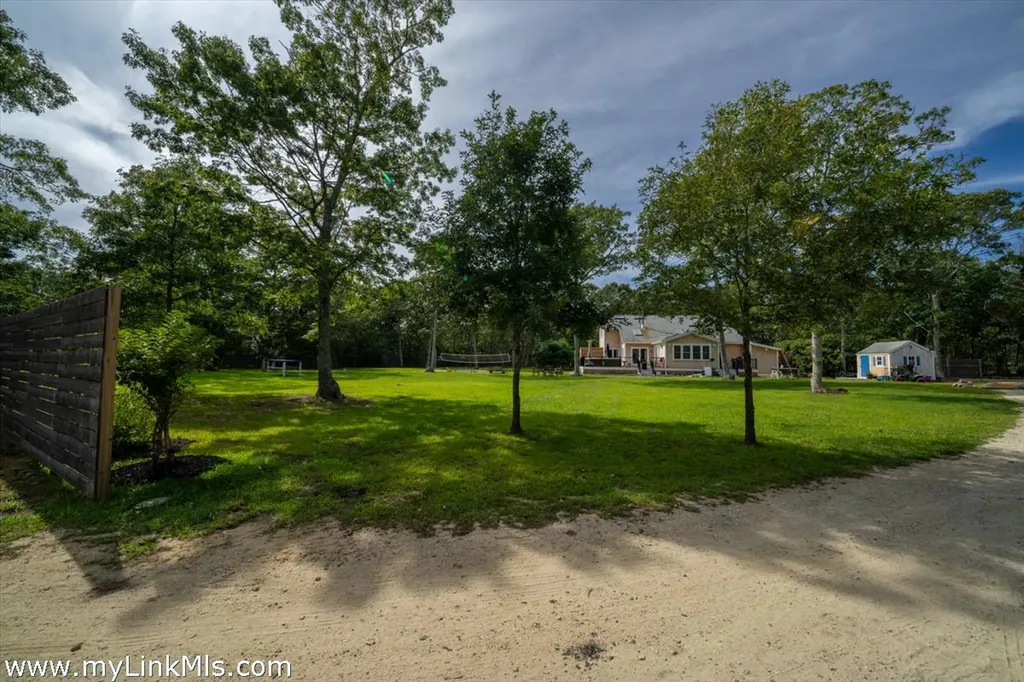 229 Oak Lane West Tisbury MA 02575