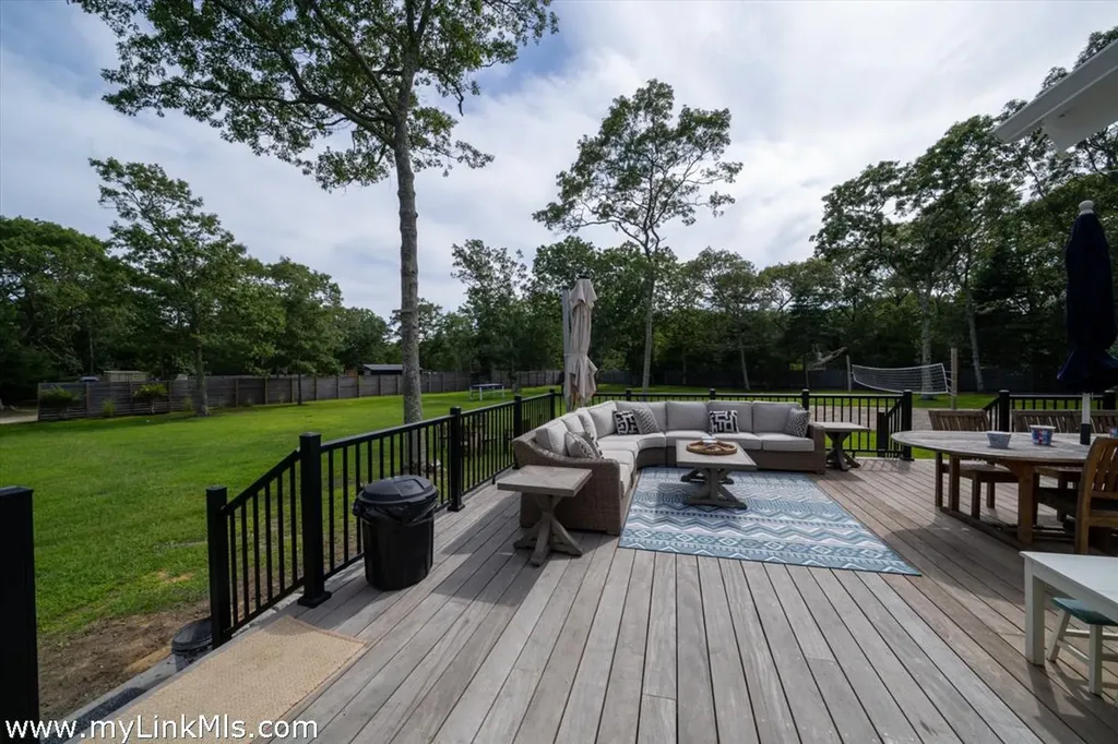 229 Oak Lane West Tisbury MA 02575
