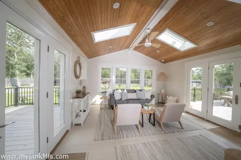 229 Oak Lane West Tisbury MA 02575