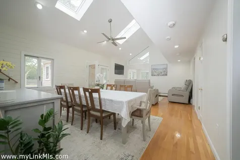 229 Oak Lane West Tisbury MA 02575