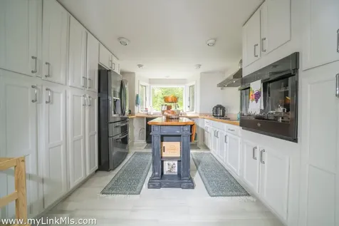 229 Oak Lane West Tisbury MA 02575