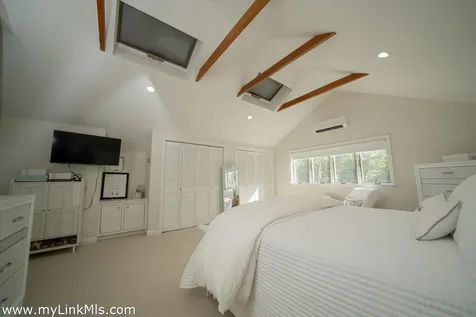229 Oak Lane West Tisbury MA 02575