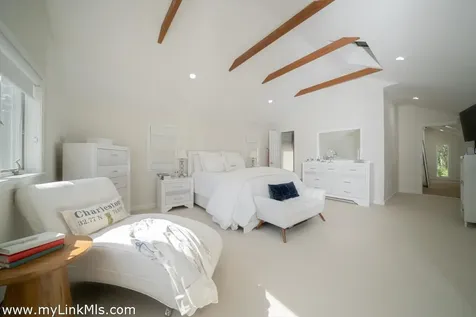 229 Oak Lane West Tisbury MA 02575