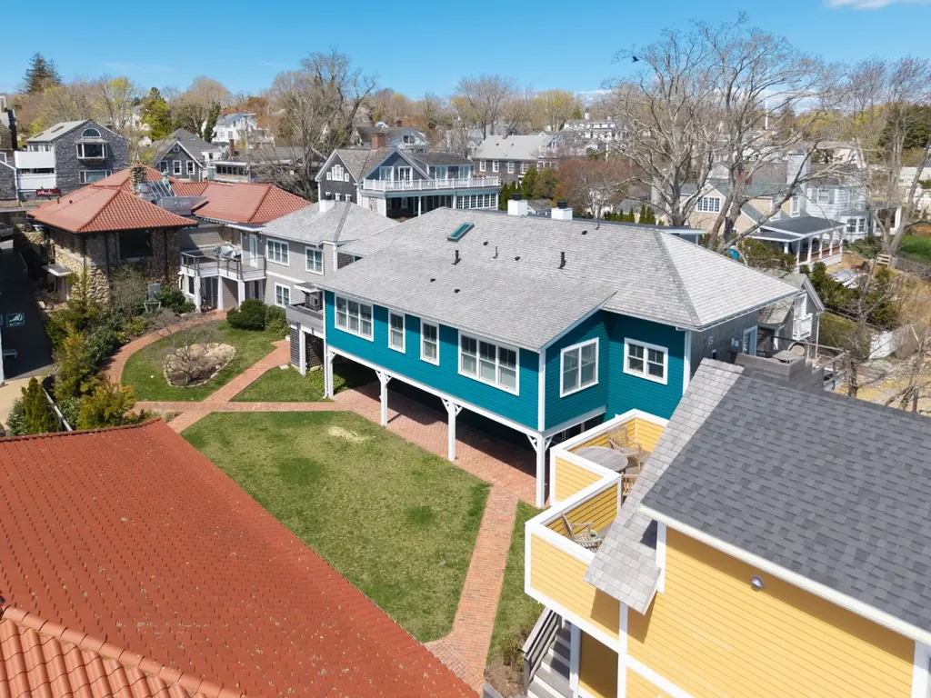 Vineyard Haven MA, 20 Union Court, Unit C