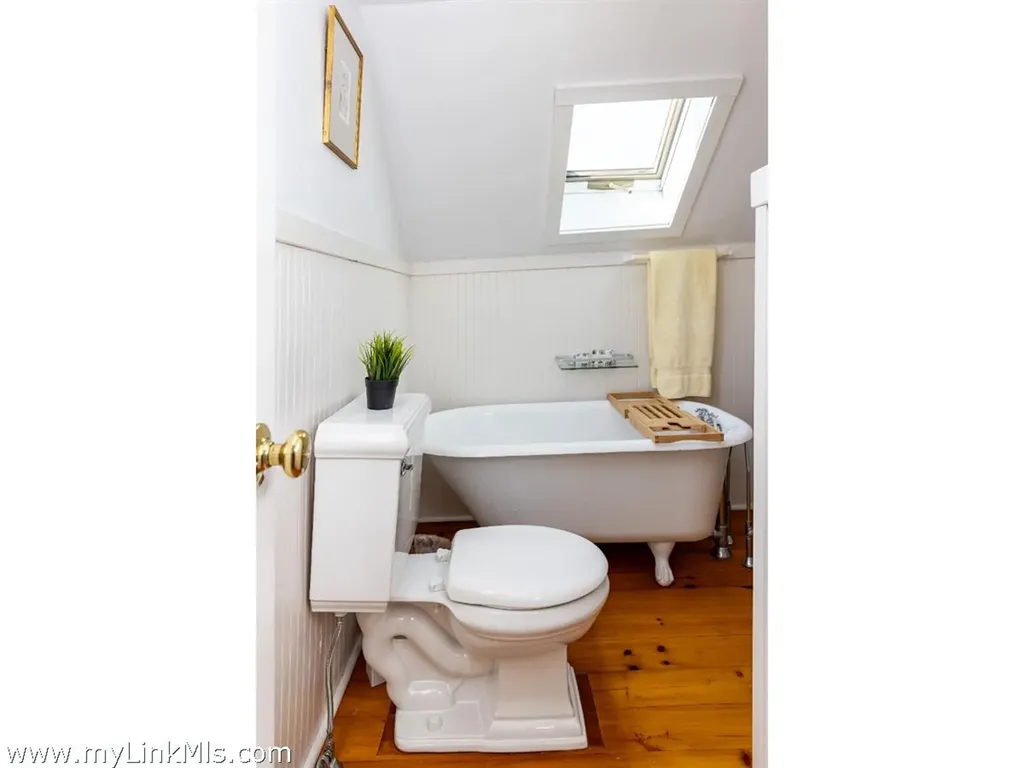 10 Danls Way West Tisbury MA 02575