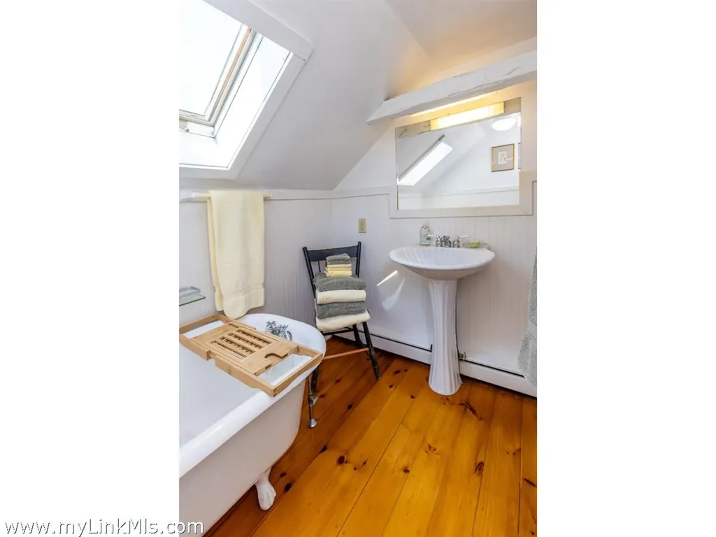 10 Danls Way West Tisbury MA 02575