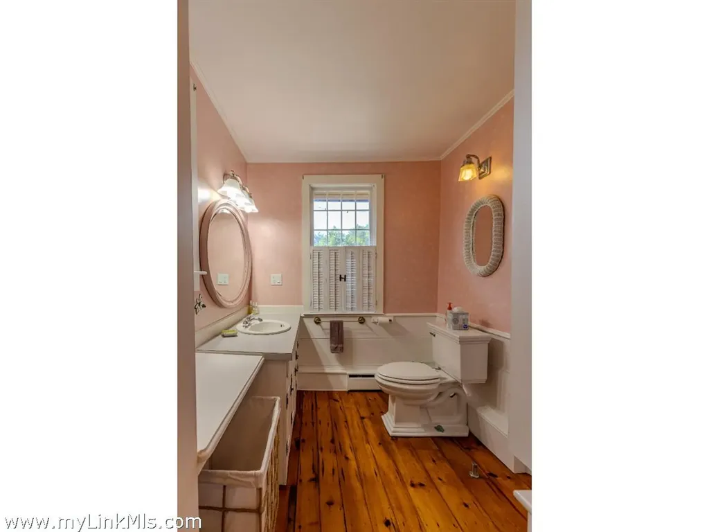 10 Danls Way West Tisbury MA 02575