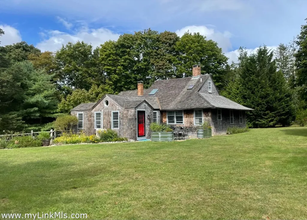 10 Danls Way West Tisbury MA 02575