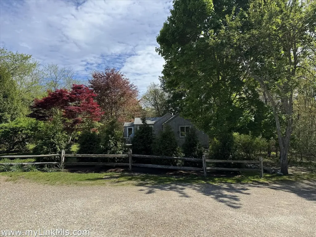 10 Danls Way West Tisbury MA 02575