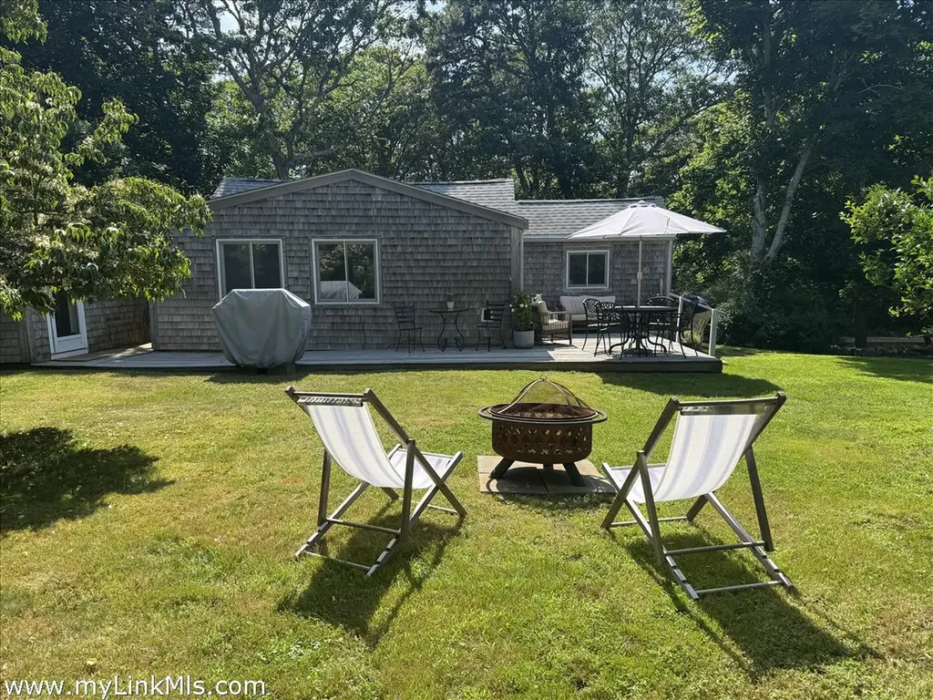 10 Danls Way West Tisbury MA 02575