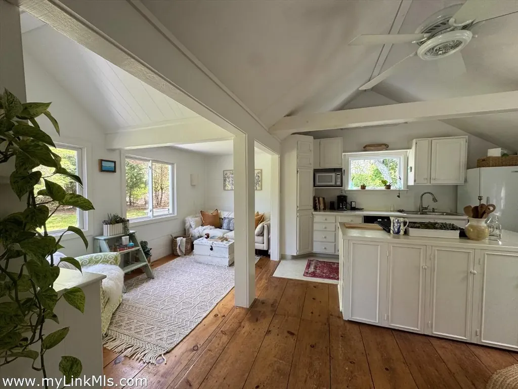 10 Danls Way West Tisbury MA 02575