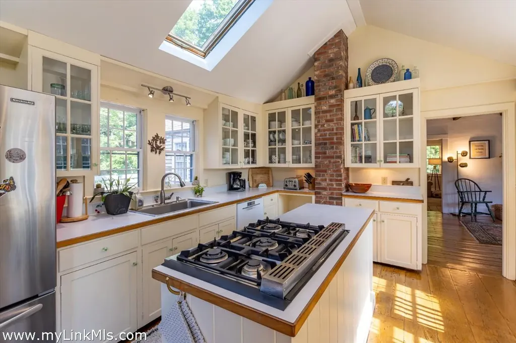 10 Danls Way West Tisbury MA 02575