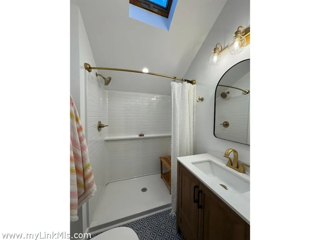 10 Danls Way West Tisbury MA 02575
