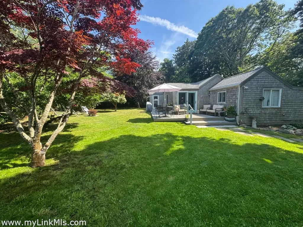 10 Danls Way West Tisbury MA 02575